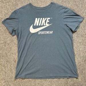 Nike Tee Shirt Adult Large Sportwear Standard Fit Blue Athletic ShortSleeve (72)